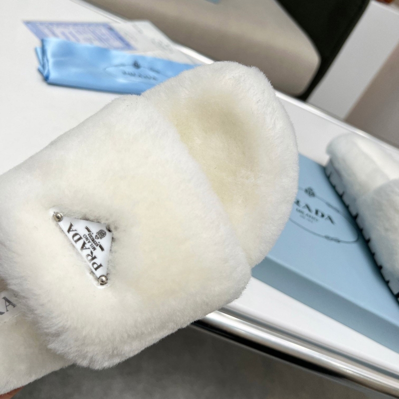 Pra*a slippers
